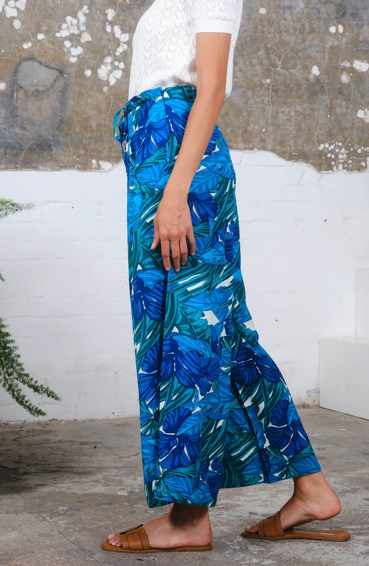 Drawstring Trousers in Tropical Print