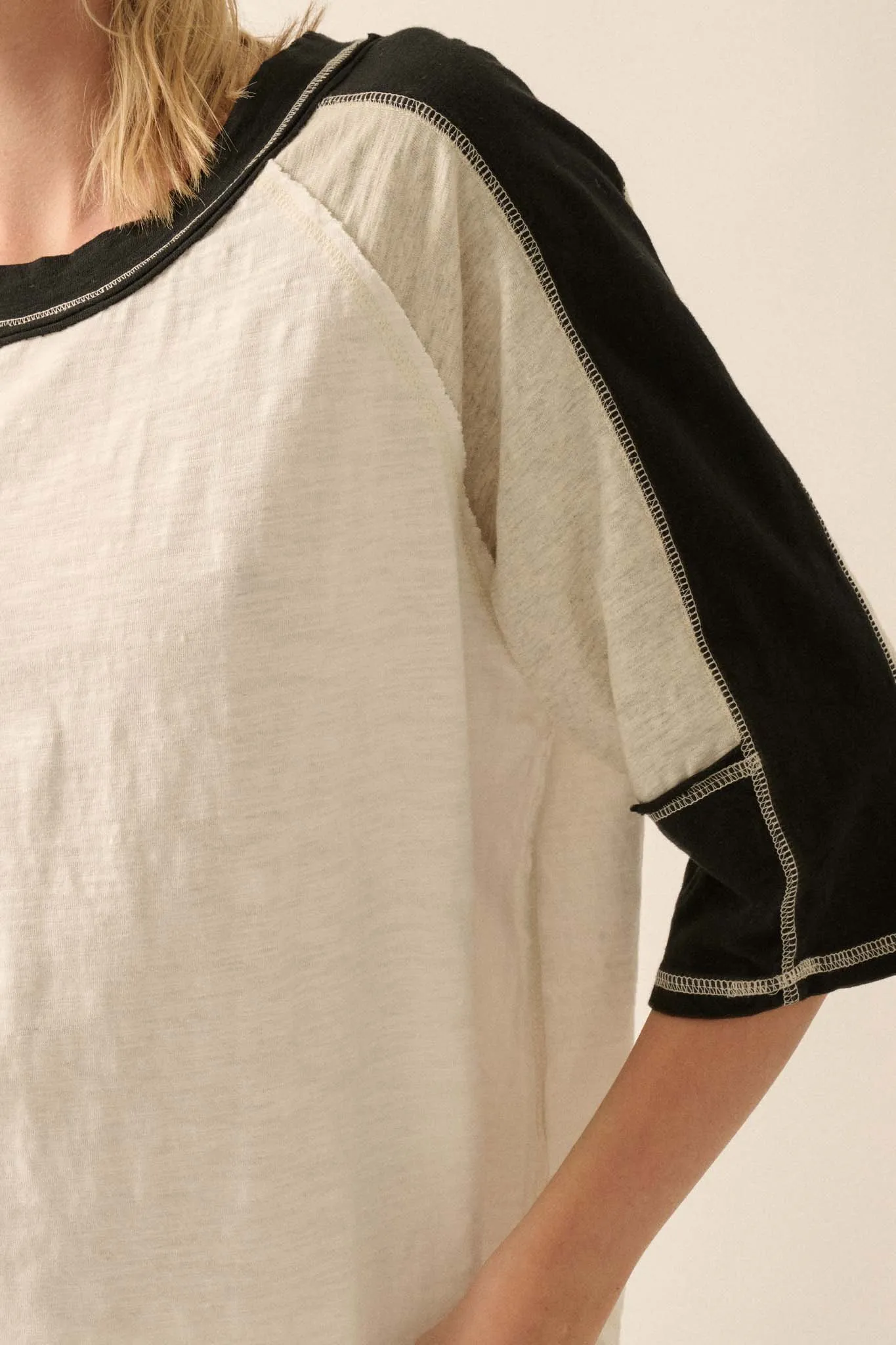 Easy Fit Colorblock Raw-Edge Oversize Raglan Tee