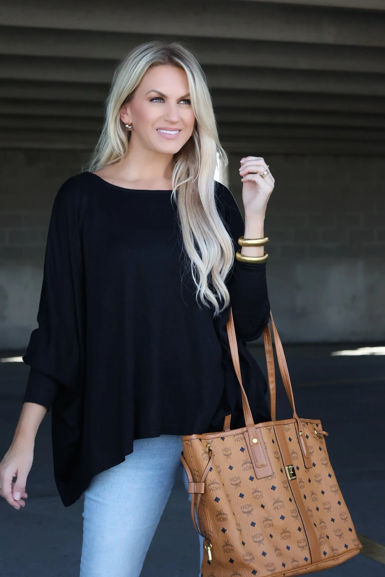 Everett Oversized Top - Black(FINAL SALE)